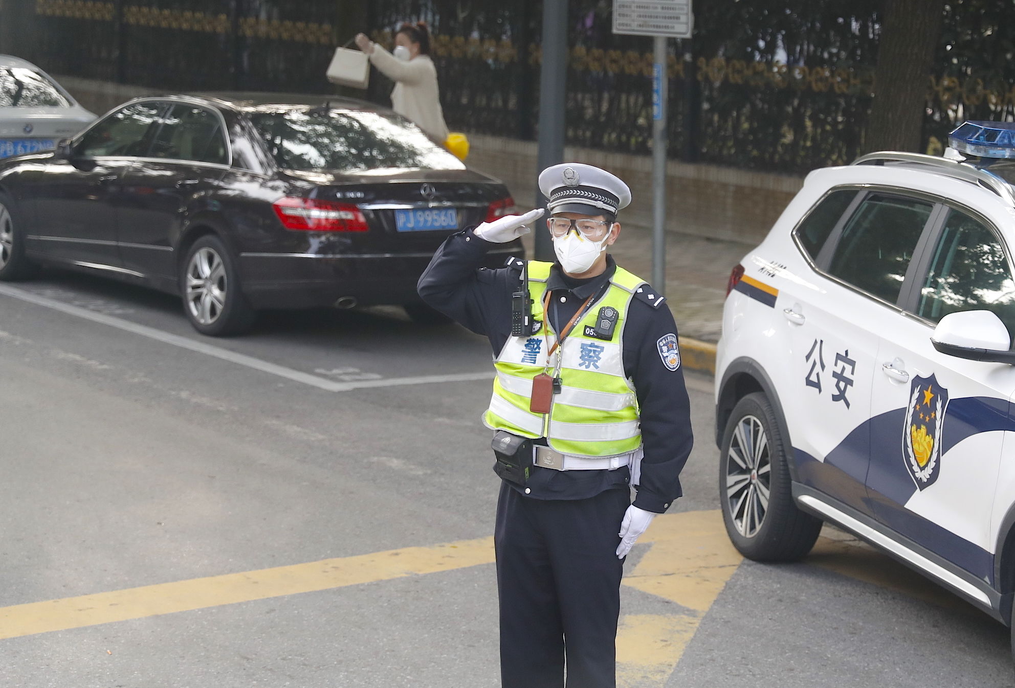  「振奋人心」上海又一批医疗队出发支援湖北 这些画面让人泪目又