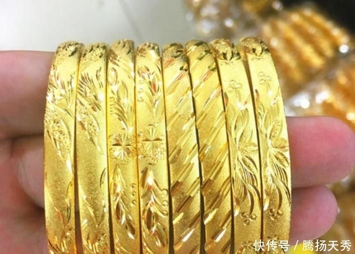  「金手镯」金店离职店员偷偷告诉我，买金手镯时这3种最好不要买，谁买谁亏