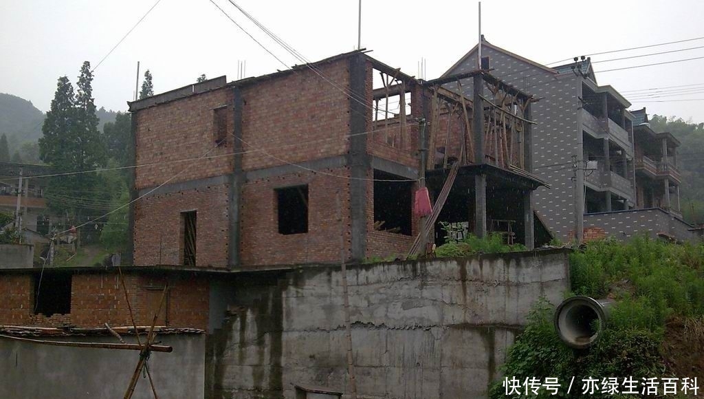  建房：建房申请不批，老宅翻盖也不准？老农：村干部这规定合理