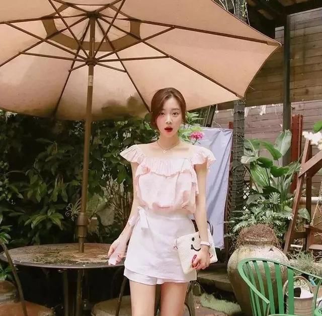 胸大的妹纸这样穿才会时髦高级又显瘦