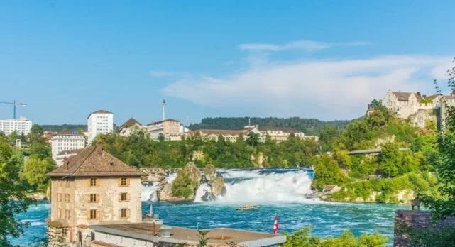 因为太美禁止拍照的国家,7块钱买湖景房,一生一定要去一次