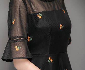 买对不买贵!七月46岁老婆穿时髦装，太美太迷人，穿出黄金比例