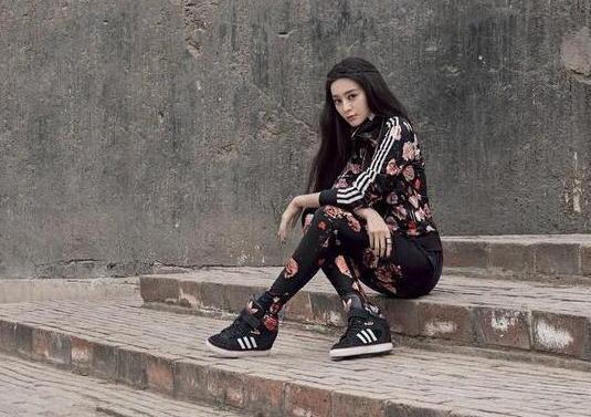 为什么明星们都爱穿高跟鞋? 网友: “恨天高”了解一下?