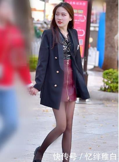 「 女人」丰腴有致,独特风韵,女人味十足,街拍:明眸皓齿可爱至极