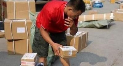  「爬不动」北京顺丰快递员52岁了无房无车，爬不动楼了，无奈辞职不干了