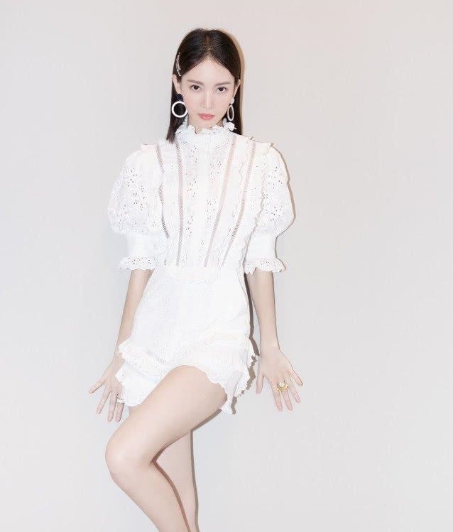 【 椅子】在椅子上劈叉，谁都不服就服她！，金晨决定让自己的腿高调一回