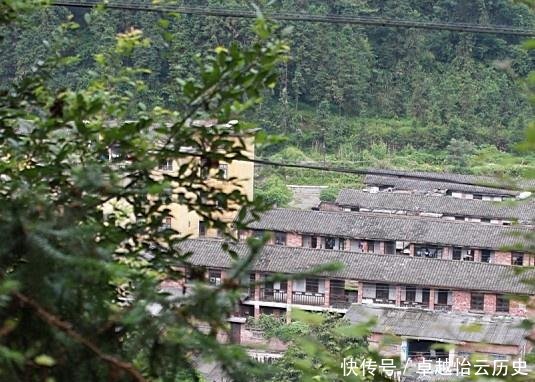 这座军用铀矿，雄踞深山30年，今破败荒凉，成电影取景地