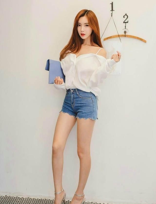 长腿热裤女孩惹人爱,好身材好气质不可阻挡