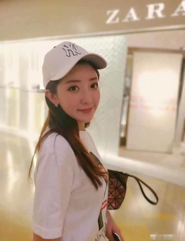 周杰伦出轨造成女生怀孕 女主辟谣颜值意外比昆凌高