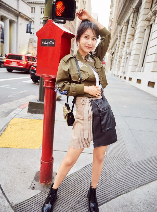 杨紫竟然穿两条裙子?秦俊杰不后悔?