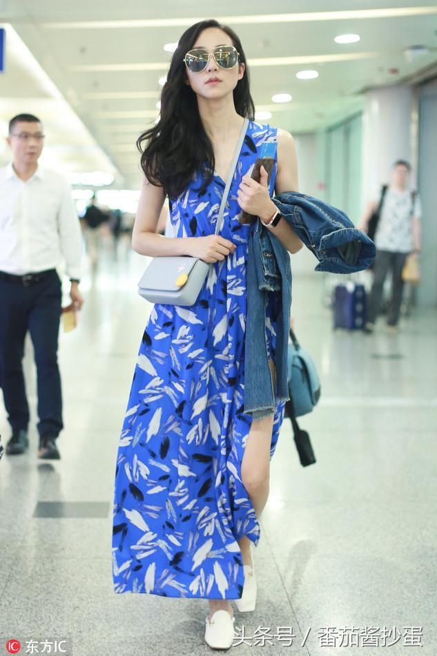 韩雪高开衩连衣裙秀美腿，暖心打招呼礼貌满分！