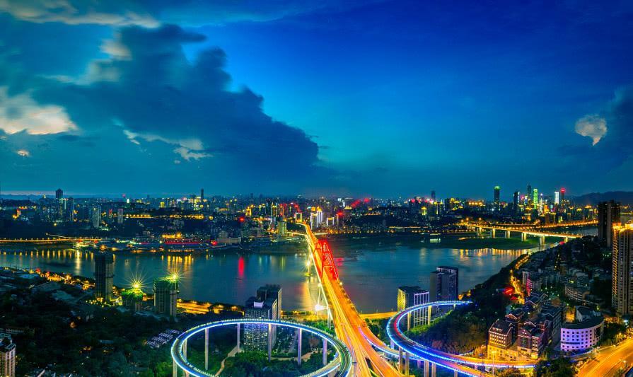 中国唯一鼓励驾驶摩托车的城市，上坡路多，汽车导航都不管用！