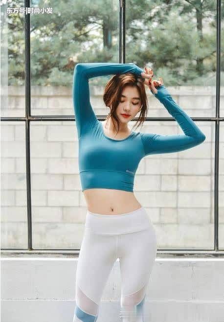 柔美紧俏的运动紧身裤，勾勒出优雅的曲线!