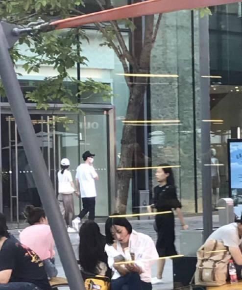 赵丽颖置顶辟谣 发怒的表情包让人大跌眼镜