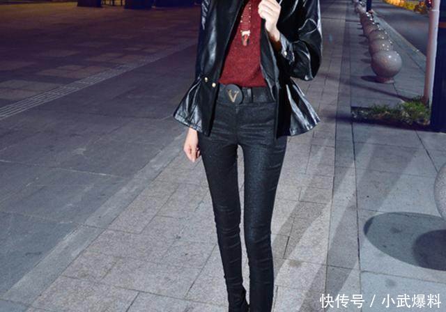 不要再穿土气的小脚裤了，今秋流行这样的打底裤，女人味十足