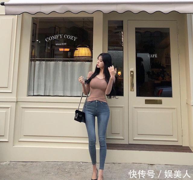  【气质】百看不厌的牛仔裤女神，凸显迷人身材，美得别致有气质！