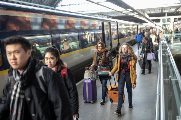 英国人吐槽建高铁蜗牛速度 勘查要带上千人考古队