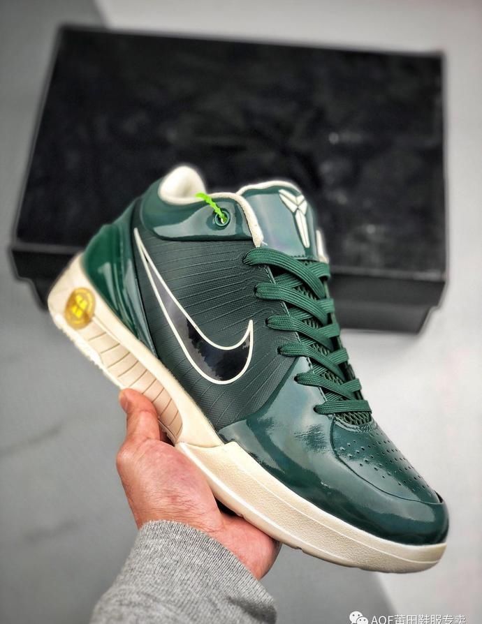 『球鞋』无愧是科比门徒,连球鞋设计都类似!耐克zoom Kobe 4代雄鹿开箱