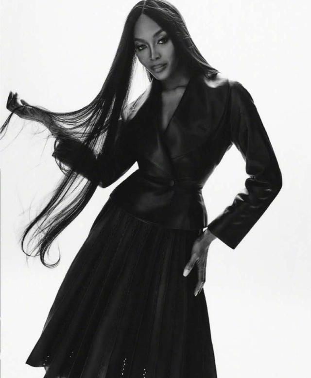  #比基尼#有色超模解锁最多vogue，高定短发演绎混搭，T恤搭比基尼大秀蛮腰