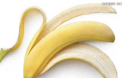 香蕉皮别扔，每天抹一抹，十天脸上胶原蛋白满满，清零斑点
