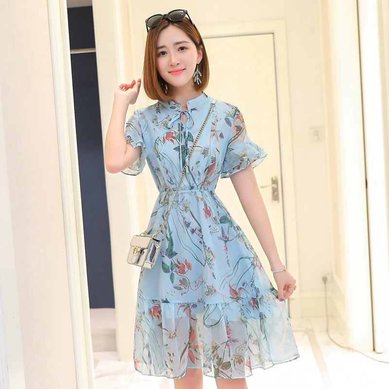 海边的女人越来越美丽，小姐姐看看这款“流氓沙滩裙”，迷人的很