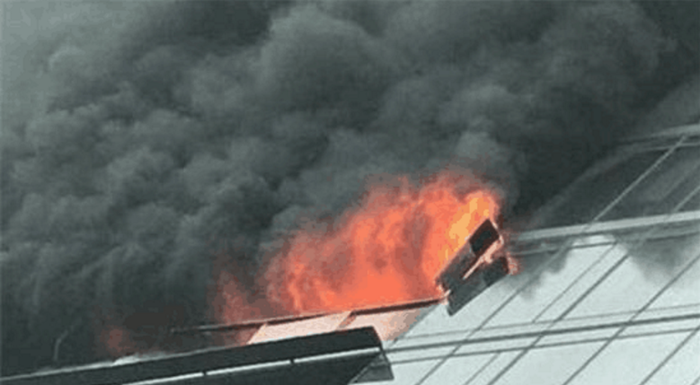 保姆纵火案受害者被质疑炒作, 邻居回复讲出一个让人心痛的秘密