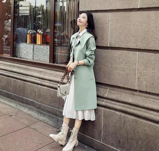  『女性』40岁上下的女性少穿裤子，多穿这7种长裙，更雅致显气场！