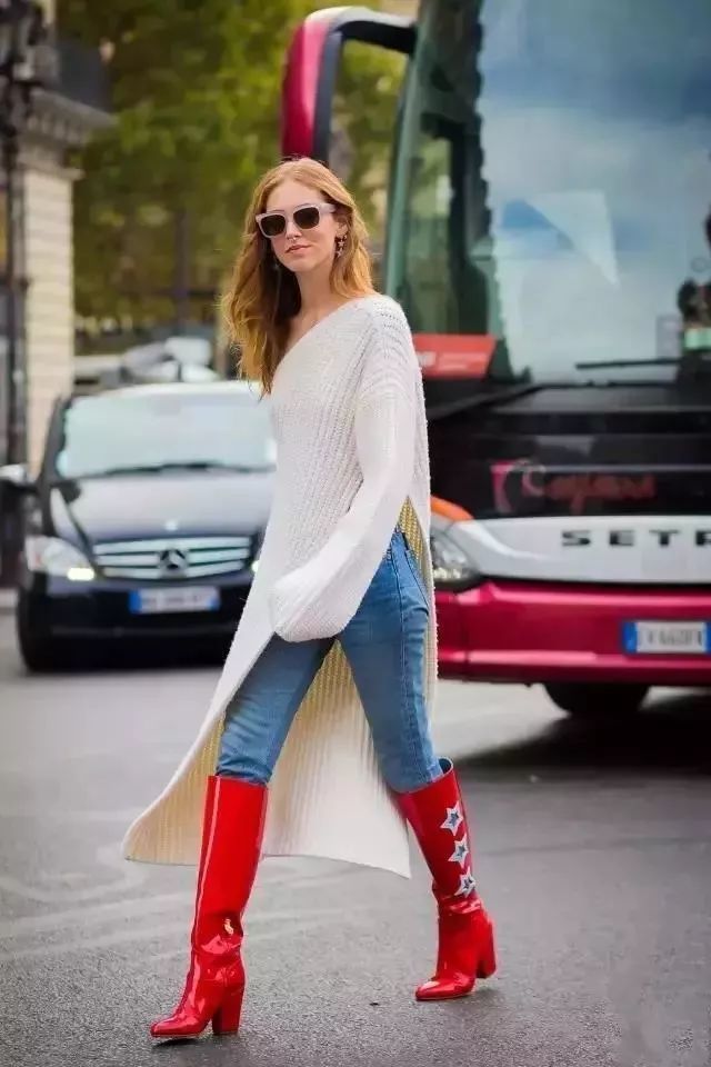 明星们的最新时尚，裙子搭裤子，你觉得好看吗？