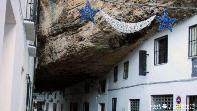 整座村子都被巨石压在底下,村民在这里生活600多年,不害怕吗
