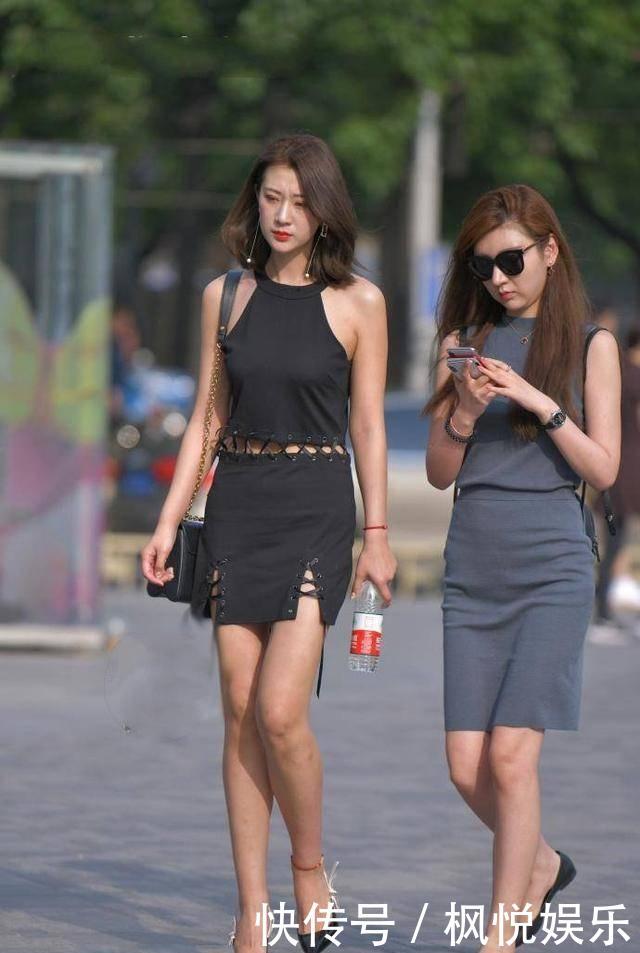 『 吊带装』柔美性感清新可爱,街拍:小姐姐“蜘蛛网”吊带装搭配黑纱裙