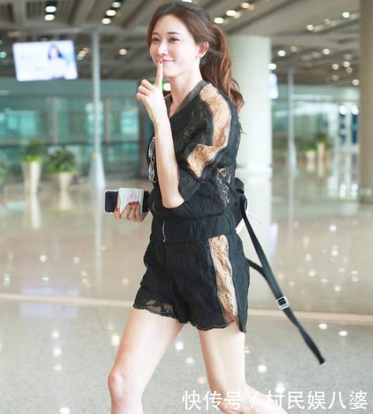 张钧甯黑色紧身裤，大长腿虐爆全场，网友：这还是腿吗？