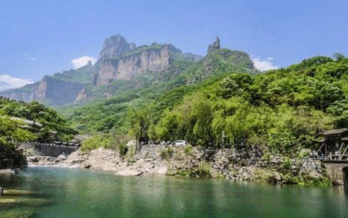 八里沟不仅山势险峻,自然保留的风景地貌,才是它的优势之处【2020热门旅游景点】