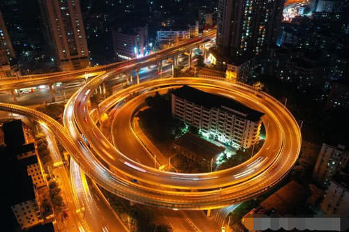  地标|国内最的“牛”钉子户，赖着不走公然作对，如今却成为繁华