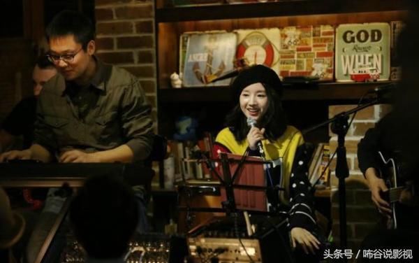 39岁的董洁重返清新，打扮似高中生，网友称这颜值服气！