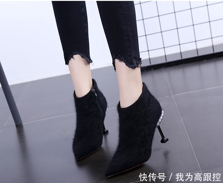 水钻钳边的小方跟印章式高跟鞋