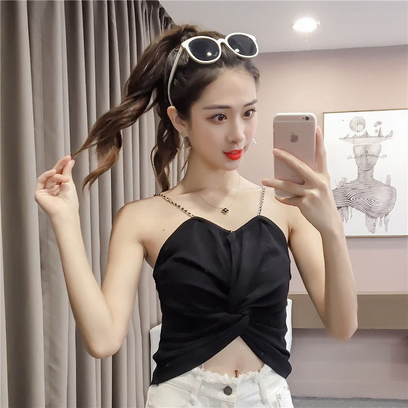 街上的小姐姐因优雅而美丽,怎能缺少这么美的吊带呢