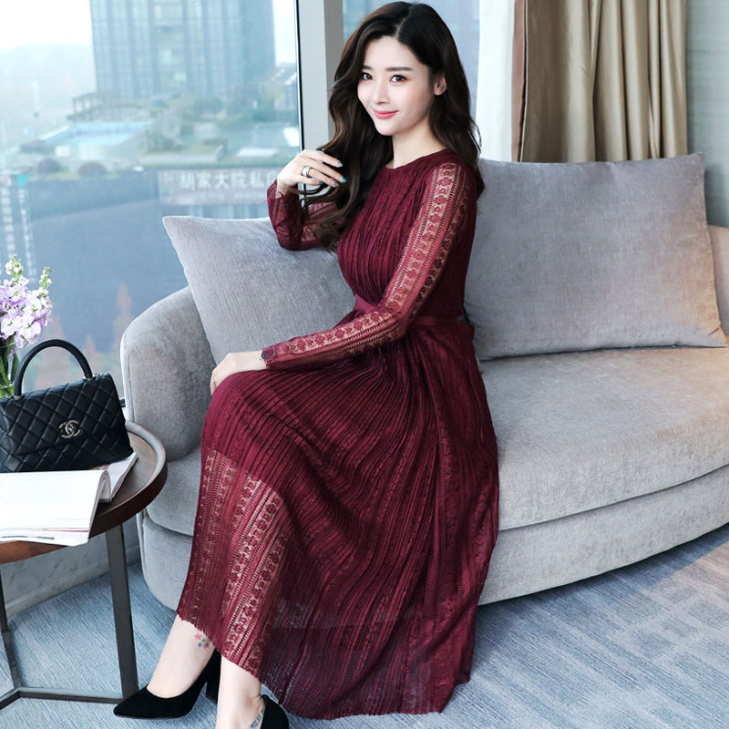 性感的女人就是大胆!瞧下图这个女人，性感妩媚女人味十足