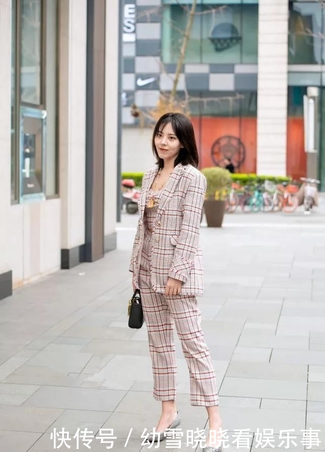 『气质』气质美女搭配高跟鞋,出街的时候更有气场