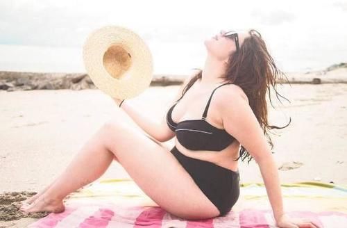 160斤的身材80斤的脸，她可以说是肥胖界的颜值巅峰了！