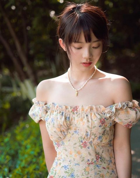  连衣裙|连衣裙怎么搭配减龄又好看？