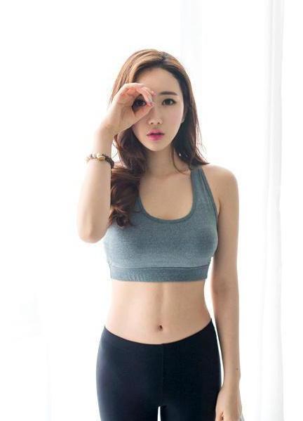 爱健身的小姐姐把打底裤穿出了新时尚, 很秀气, 很知性