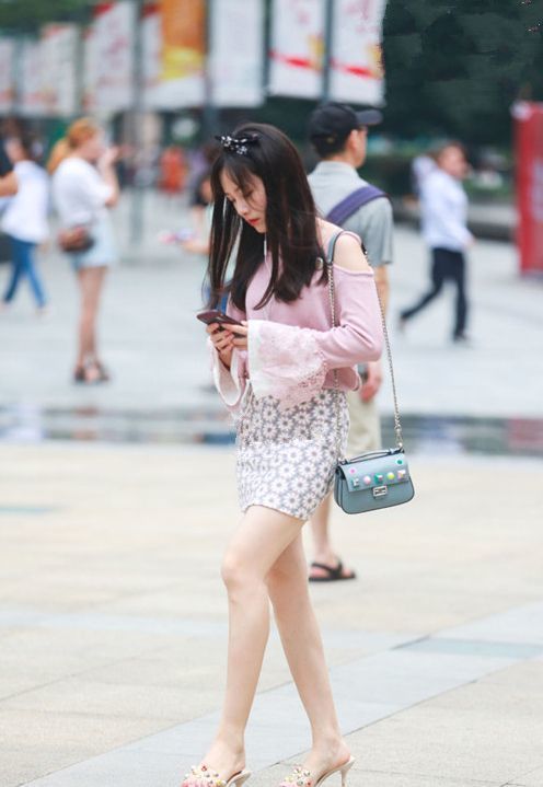  「步行街」街拍：步行街上让你美得像风景一样的时尚穿搭，你值得拥有