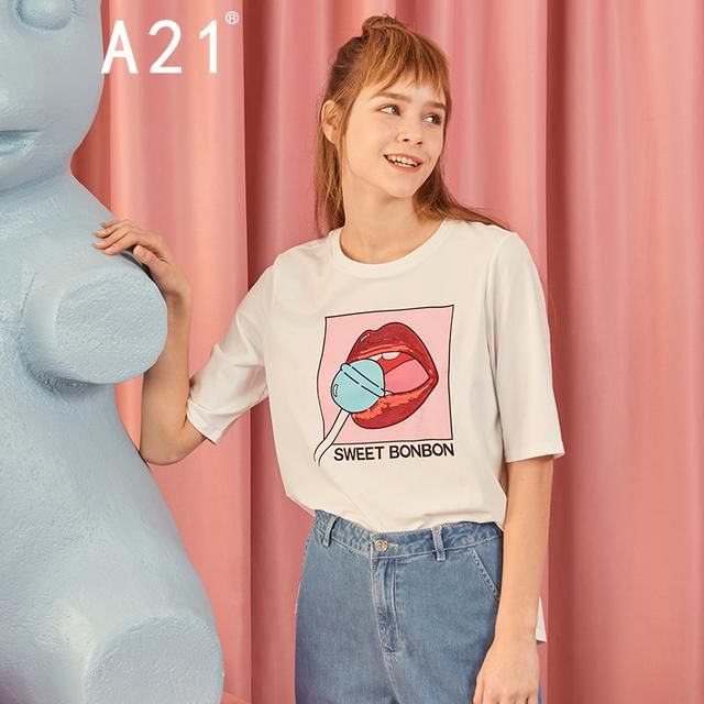 白色T恤+短裤，是夏天超显白的穿搭组合