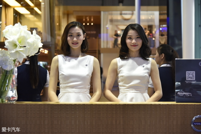 看2018成都国际车展各家美女争相斗艳