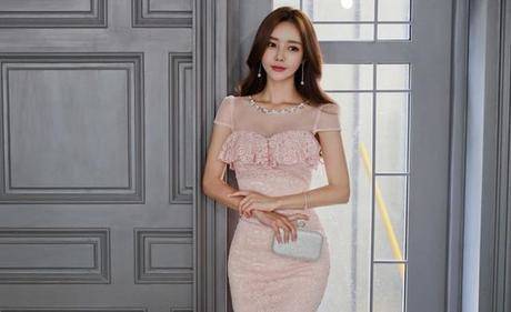 街拍：活力浪漫的紧身裙美女，非常青春时尚，魅力独特！