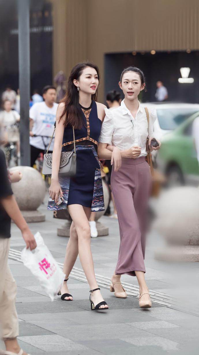 街拍: 自信一点, 不要怀疑自己的身材