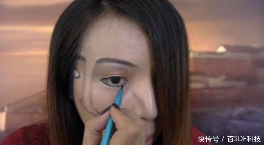 女子独特化妆技术，一张脸上出现两幅面孔，样貌逼真，惊艳旁人
