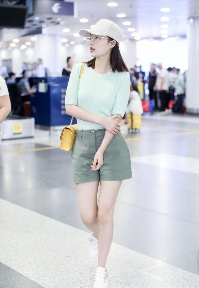 这一身才是李沁的本色,人家就适合清新范儿