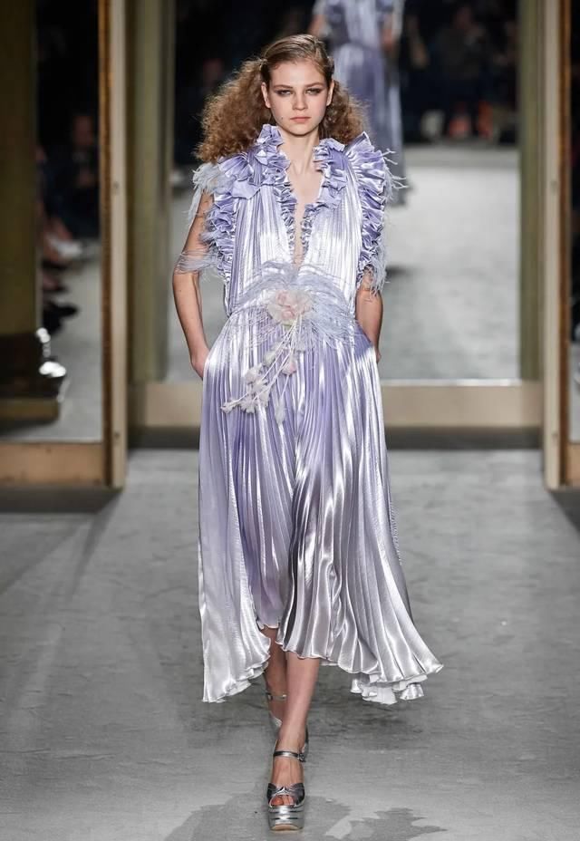  色彩：时装展最靓话题：这8大颜色夫人夫人太炫了，美哭！！