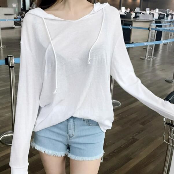 外出衣服搭配不好看?试试这几款上衣，百搭又突显优雅气质